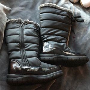 Kids totes winter boots size 2
